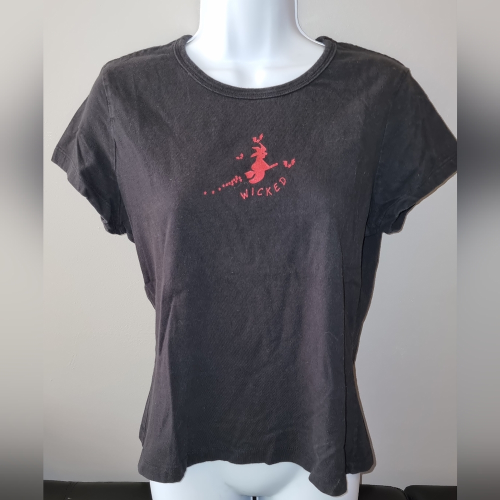 Halloween tee with sparkly red witch